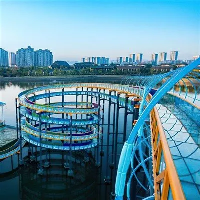 Toboágua de vidro em grande escala